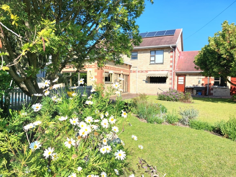 5 Bedroom Property for Sale in The Island Western Cape